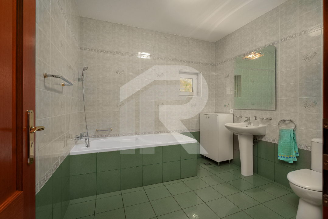 Drumul Taberei - Valea Oltului, casa 9 camere, lot 1158 mp