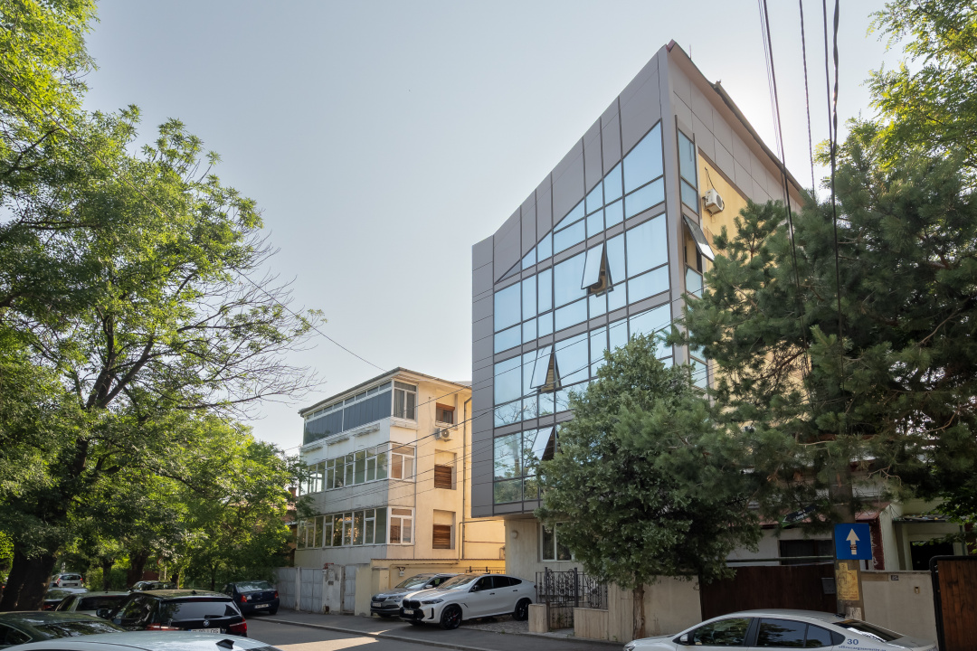 DRUMUL SARII - MACAROVICI, CLADIRE BIROURI 923 MP UTILI, LOT 360 MP!