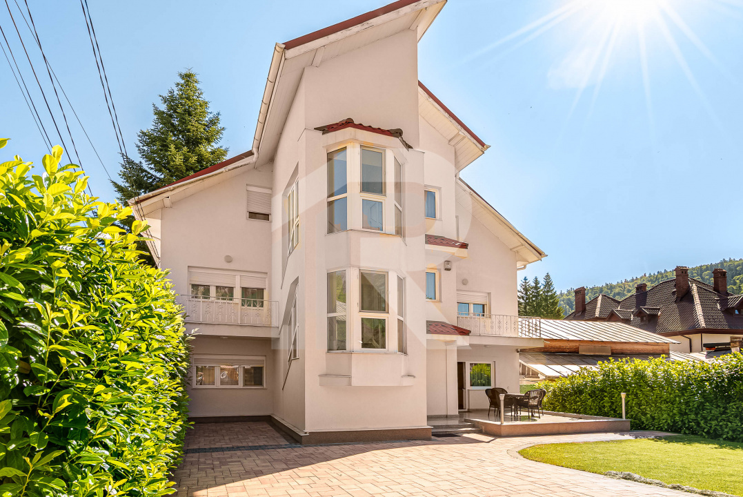 Vilă de vânzare în Bușteni – 8 dormitoare, vedere directă spre Crucea Caraiman!