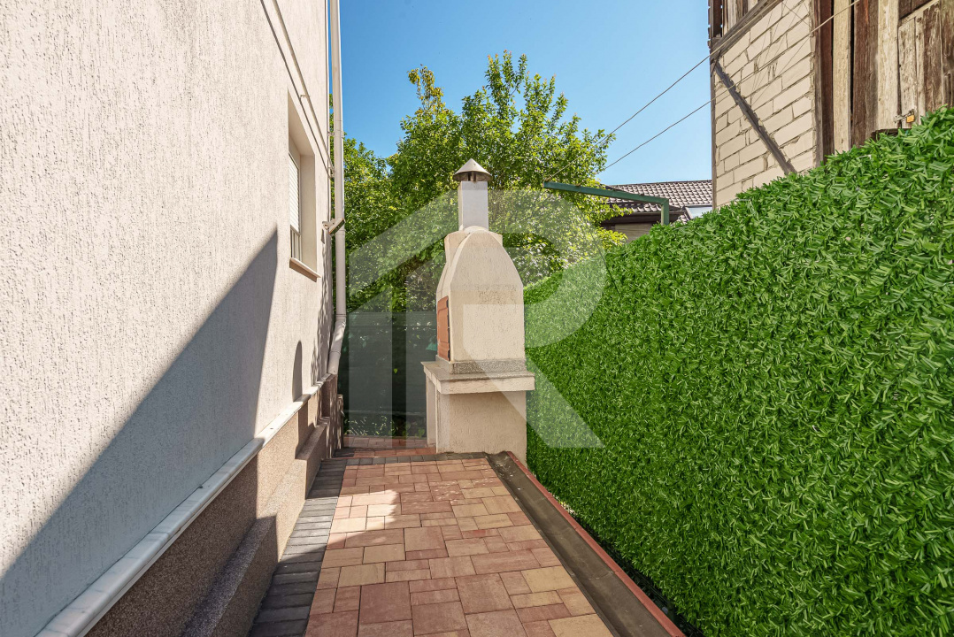 Vilă de vânzare în Bușteni – 8 dormitoare, vedere directă spre Crucea Caraiman!