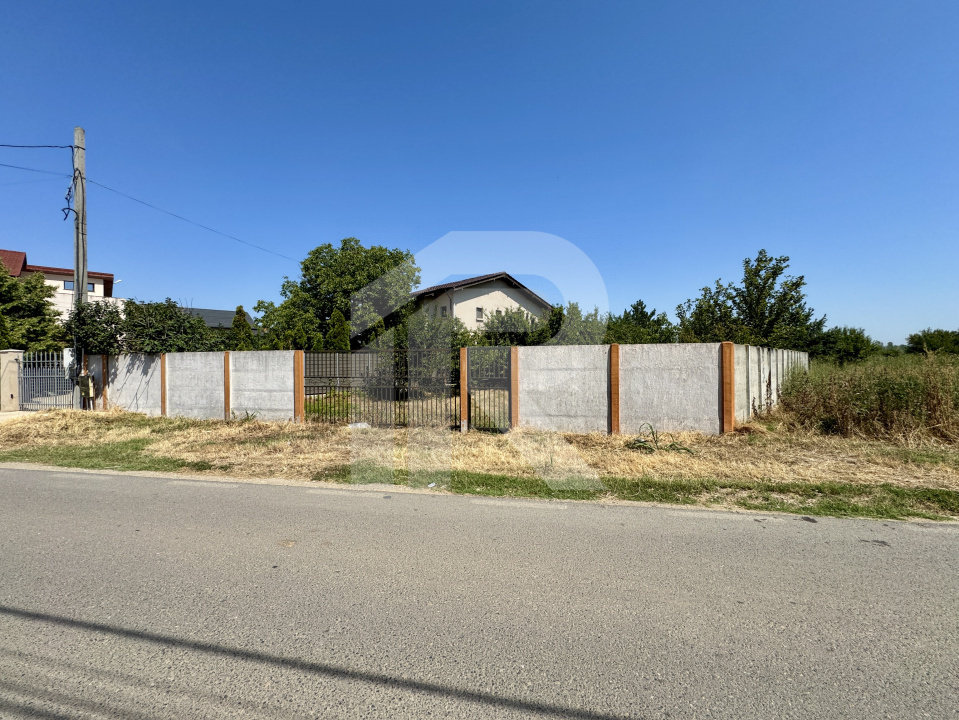 DOMNESTI , TEREN 698 MP, DESCHIDERE 17,19 MP, IMPREJMUIT CU GARD