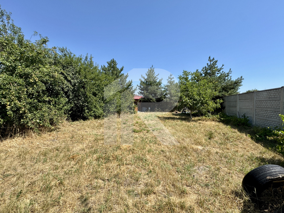 DOMNESTI , TEREN 698 MP, DESCHIDERE 17,19 MP, IMPREJMUIT CU GARD