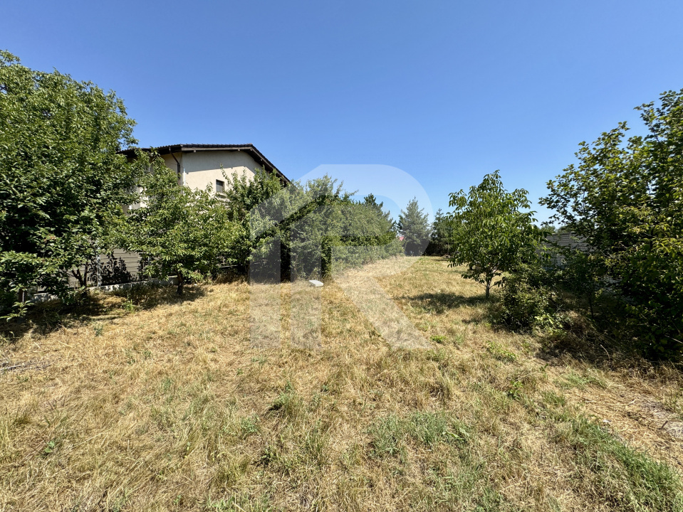 DOMNESTI , TEREN 698 MP, DESCHIDERE 17,19 MP, IMPREJMUIT CU GARD