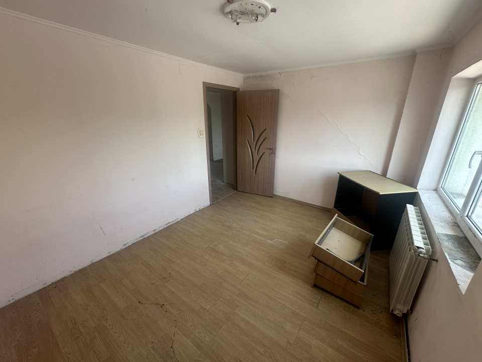 1 DECEMBRIE, 4 CAMERE 98 MP, LOT 22 MP PARCARE!