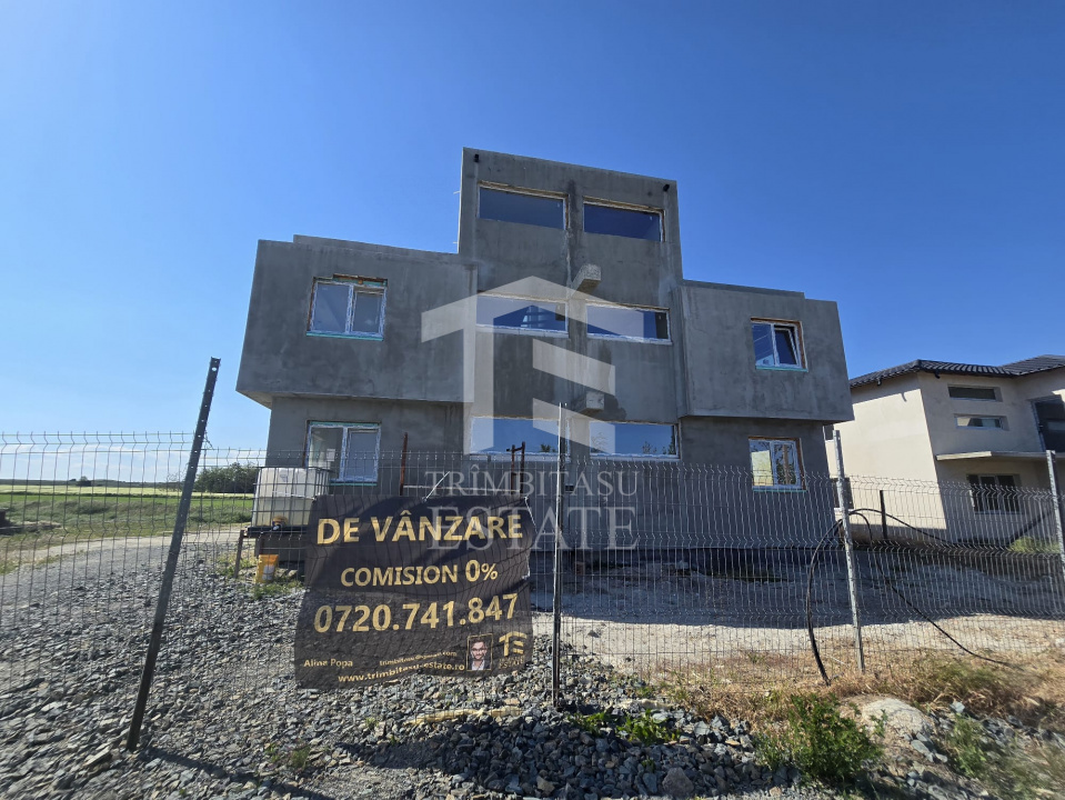 OVIDIU-POIANA- Vila tip duplex cu terasa circulabila.