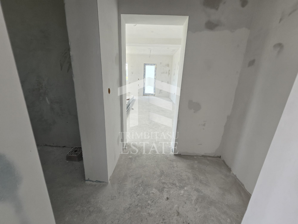 OVIDIU-POIANA- Vila tip duplex cu terasa circulabila.