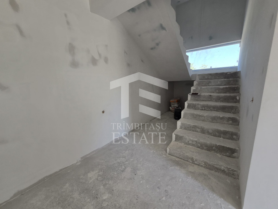 OVIDIU-POIANA- Vila tip duplex cu terasa circulabila.