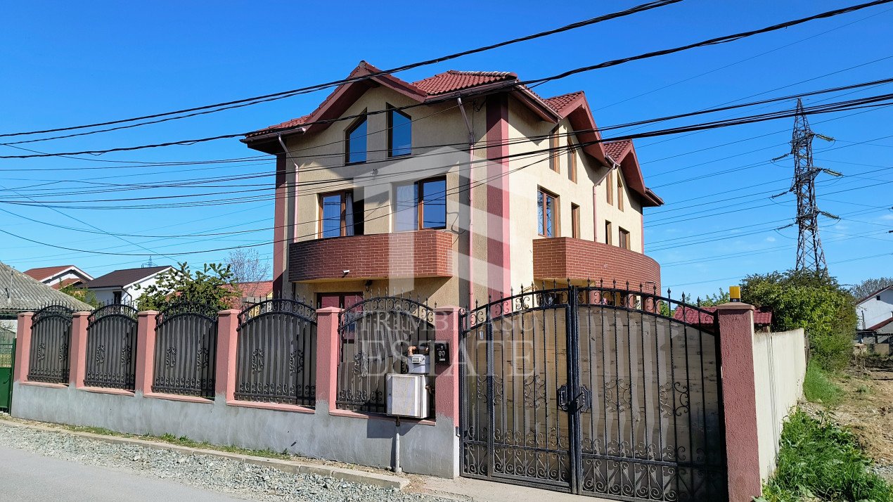 Năvodari | Casă spațioasă cu teren mare