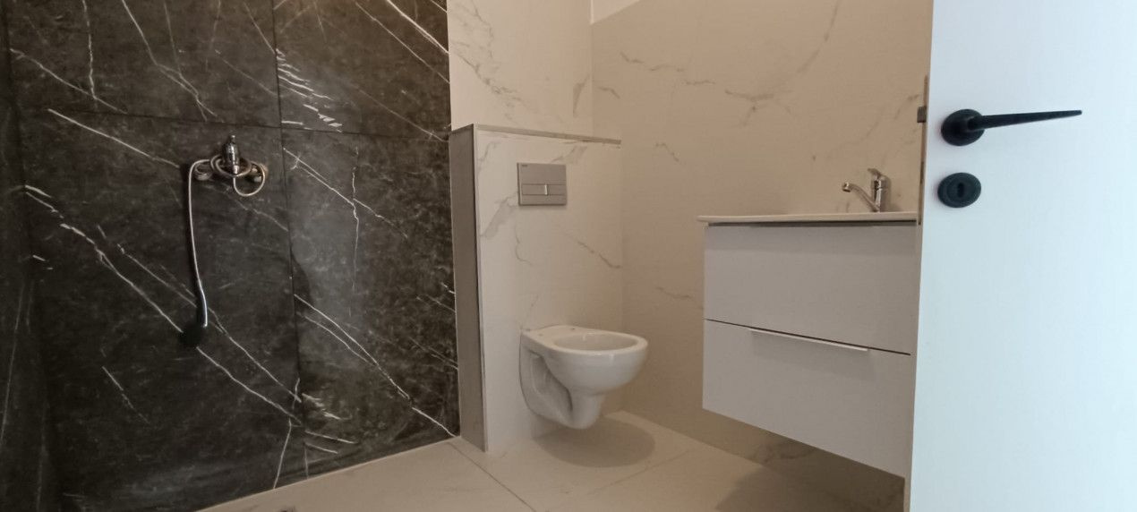 Casa Parter !  3 dorm.+2 bai+2 parcari+teren liber 190mp! Domnesti !