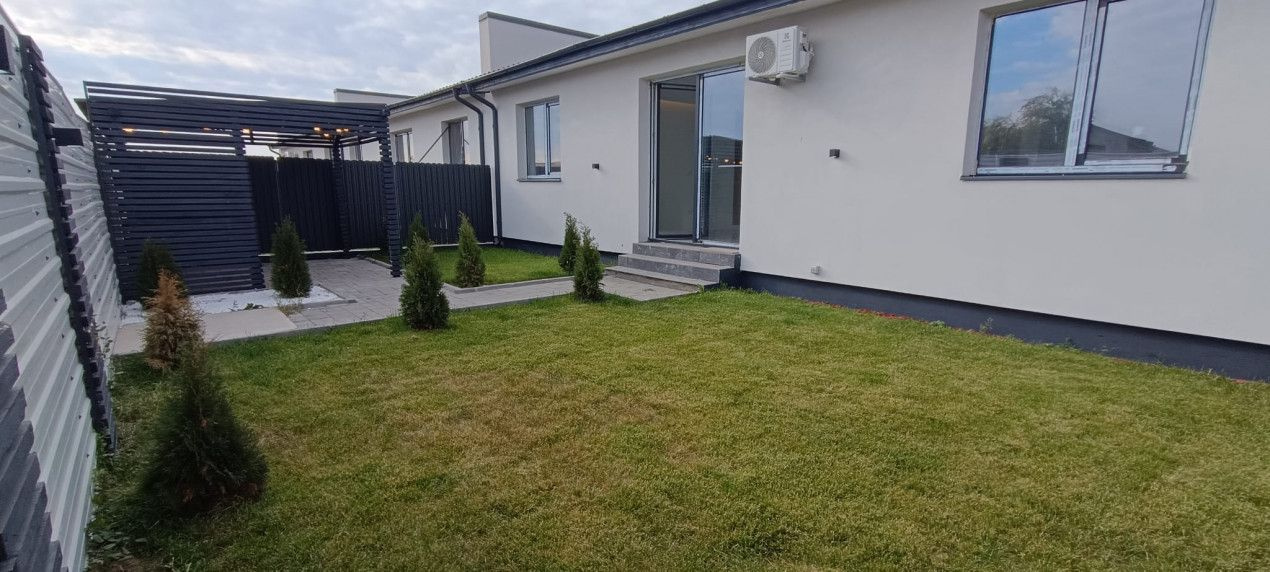 Casa Parter !  3 dorm.+2 bai+2 parcari+teren liber 190mp! Domnesti !