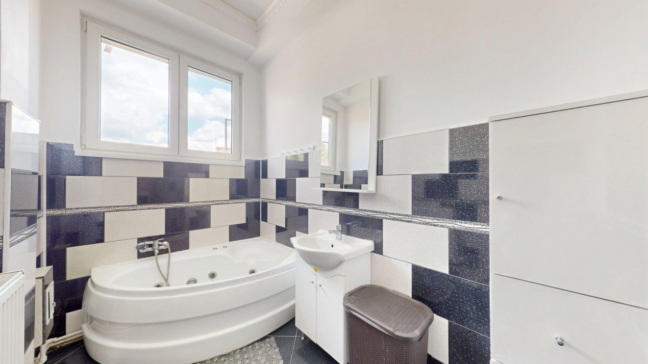 Oportunitate Apartament 3 camere deosebit 115 mp Metrou Piata Unirii 