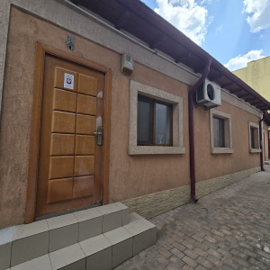 CENTRU- Casa de inchiriat pentru birouri.