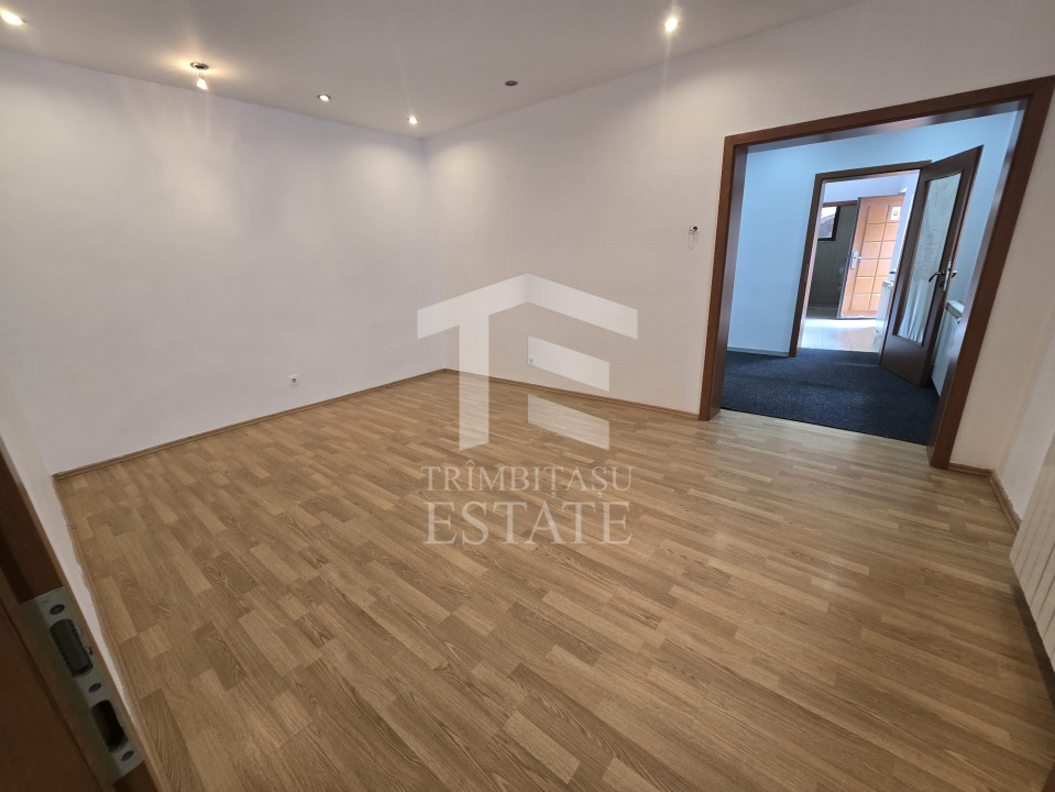 CENTRU- Casa de inchiriat pentru birouri.