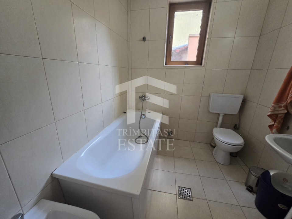 CENTRU- Casa de inchiriat pentru birouri.