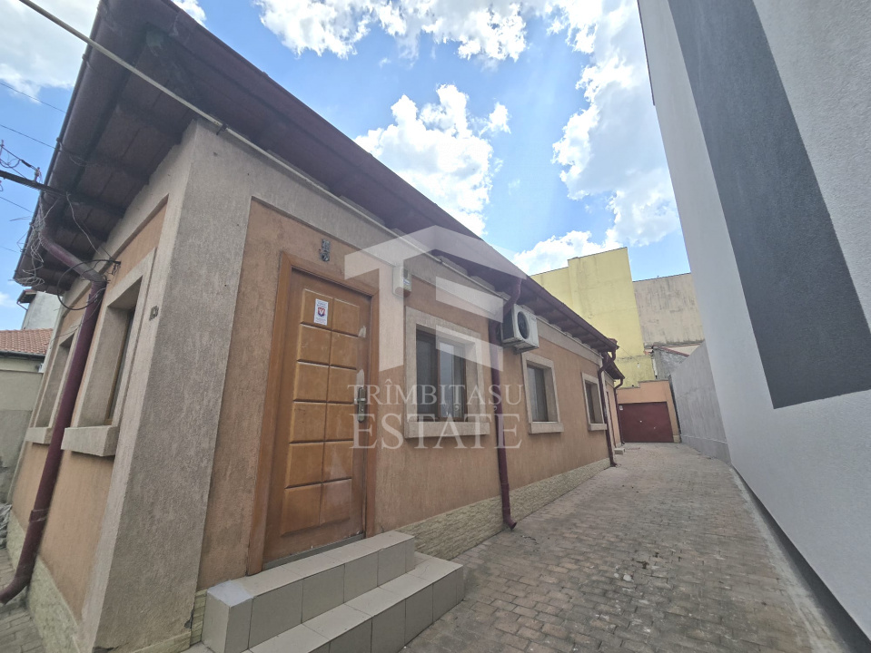 CENTRU- Casa de inchiriat pentru birouri.