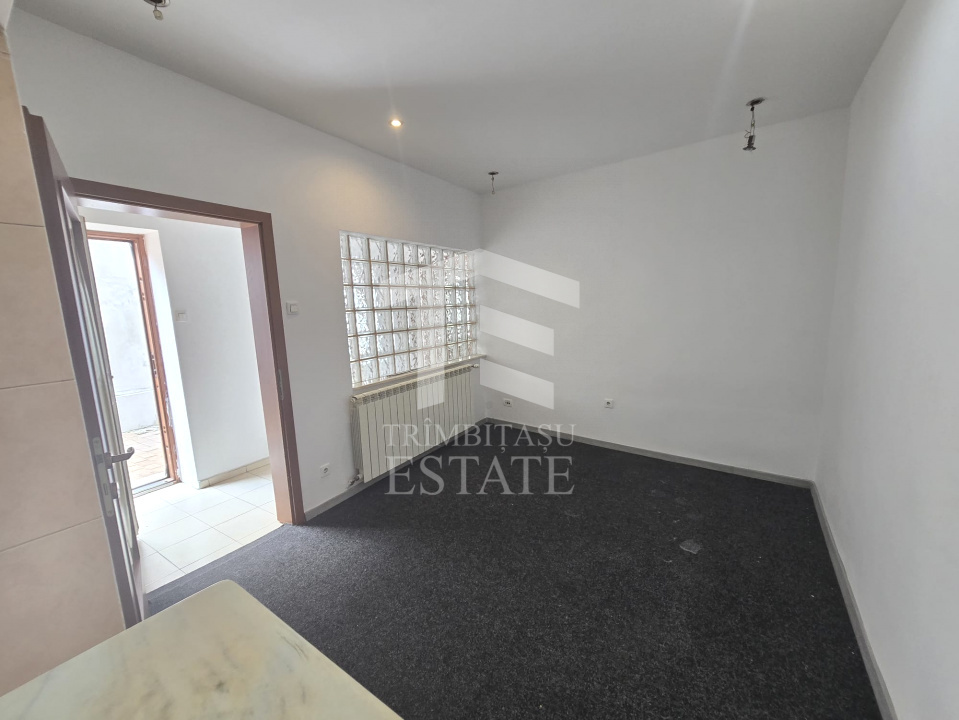 CENTRU- Casa de inchiriat pentru birouri.