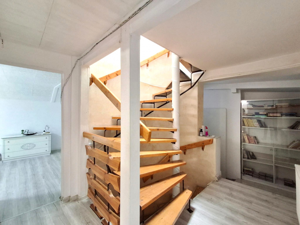 De Vanzare  Casa si Spatiu Comercial  zona Piata Unirii