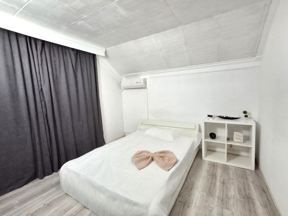 De Vanzare  Casa si Spatiu Comercial  zona Piata Unirii